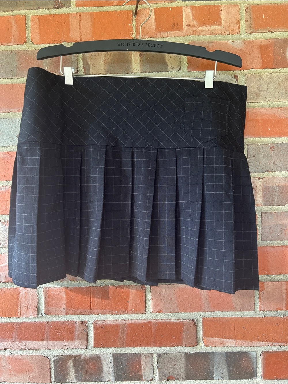 vintage Y2K pleated mini by Hot Sauce